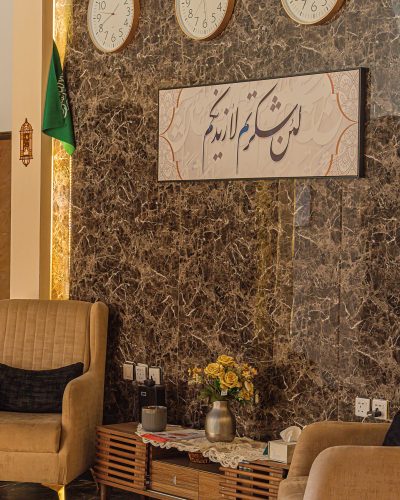 Best Trip City Zone reception wall with clocks